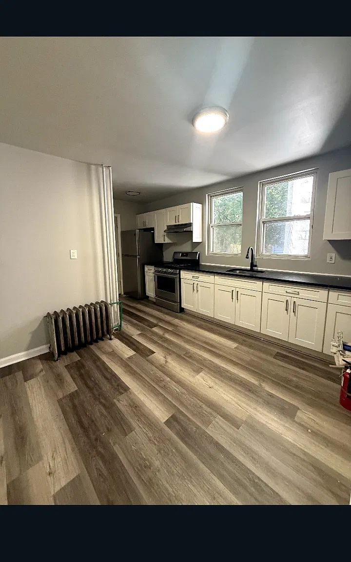 3 bed, $2,500 — Photo 1