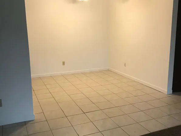 5207 N Knoxville Ave APT 201, Peoria, IL 61614