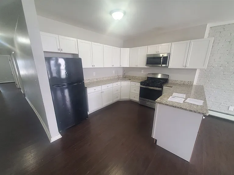 620 Dudley St #4 — Photo 3