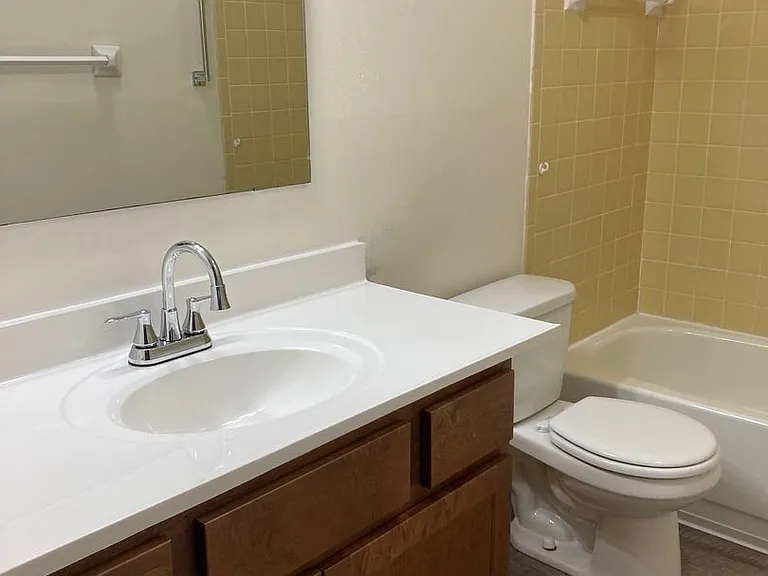 1320-1322 W Meadows Dr — Photo 24