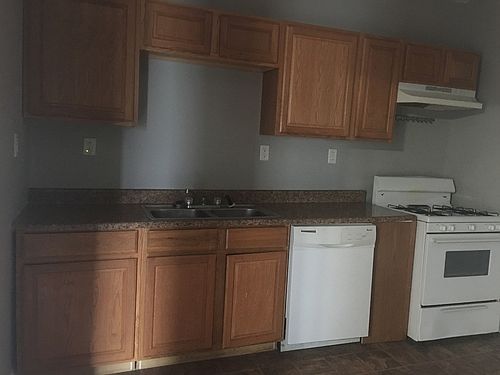 2nd image of 138 W Main St APT 2