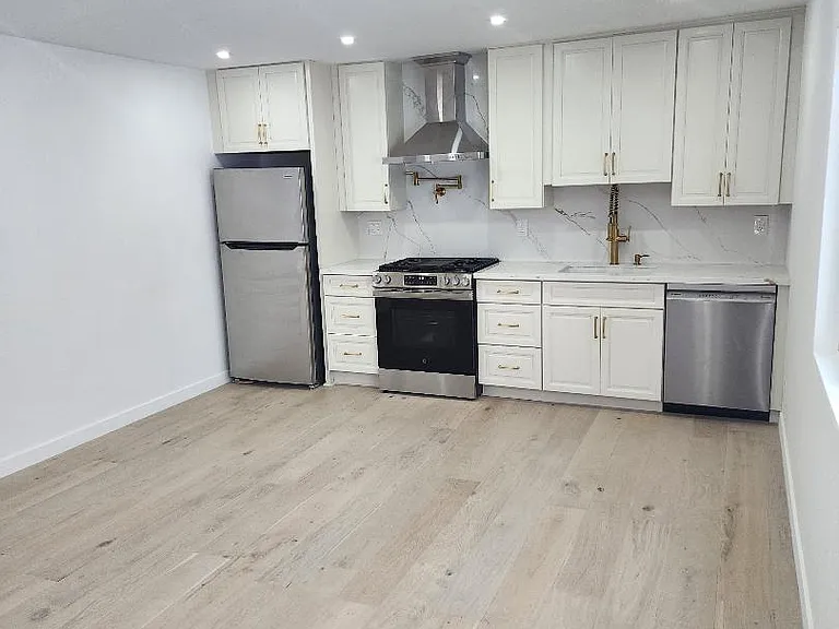 OPEN CONCEPT KITCHEN AND LIVING ROOM