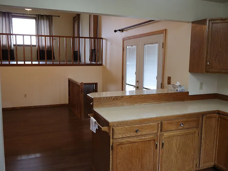 202 Arbour Dr — Photo 5