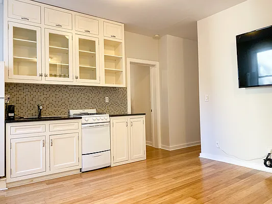 Rented by Real Broker NY LLC | media 42