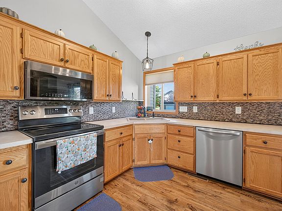 3rd image of 3765 Woodside Dr