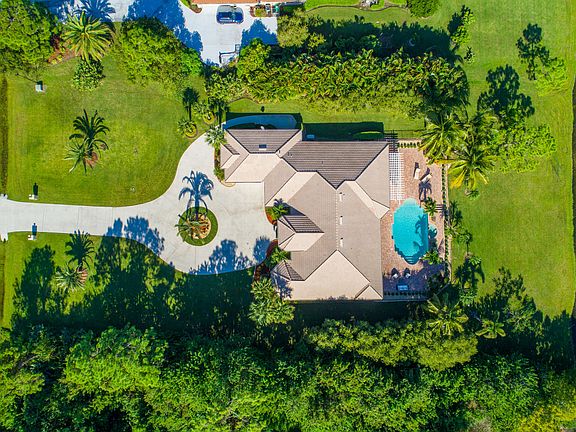 3rd image of 7929 Saddlebrook Dr