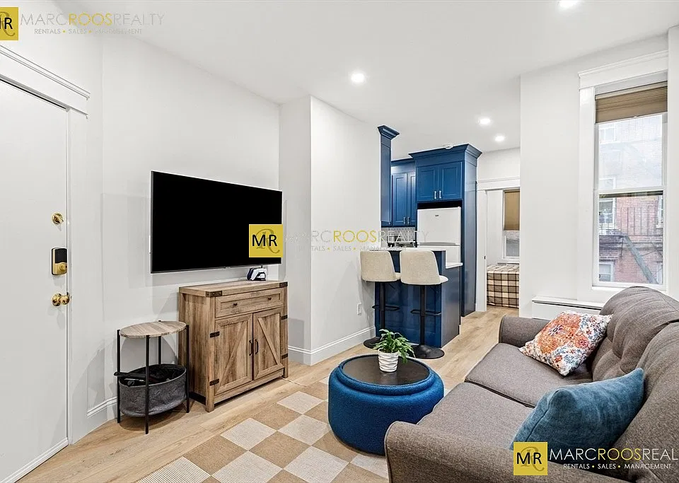 34 Irving St #4