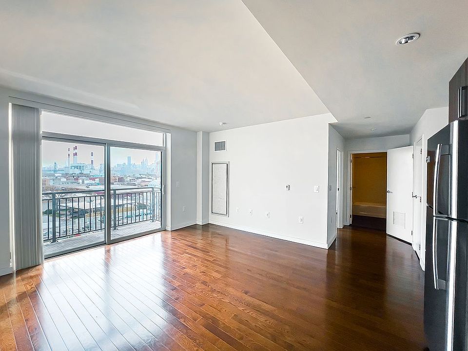 1st image of 12-15 Broadway #816