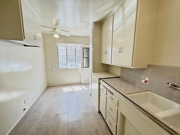 5th image of 123 N Jackson St APT A