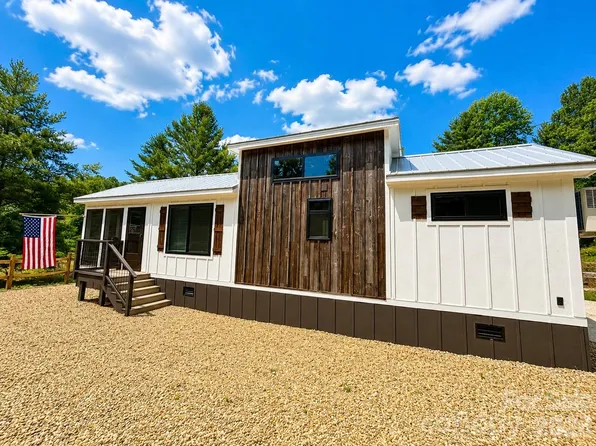 122 Mountain Breeze Rdg, Scaly Mountain, NC 28775