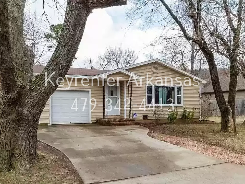 1144 N Vista Pl