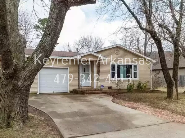 1144 N Vista Pl, Fayetteville, AR 72703