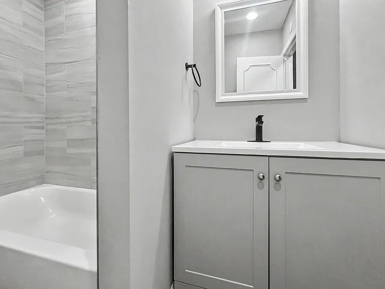 200 E Maple Ave — Photo 22