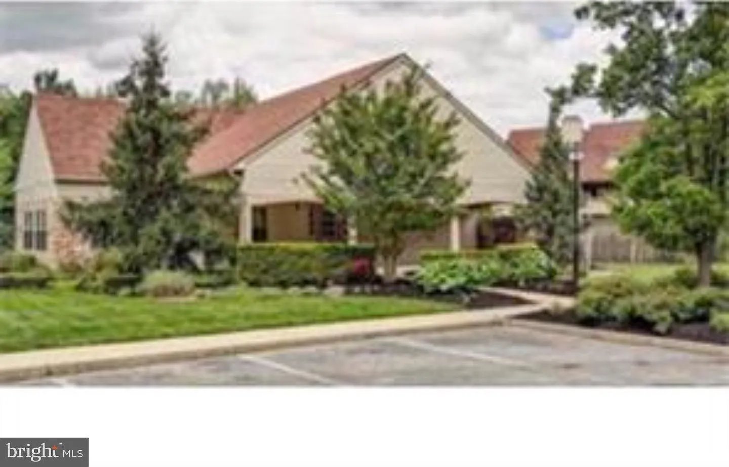 2 bed, 1005 sqft, $2,500 — Photo 3