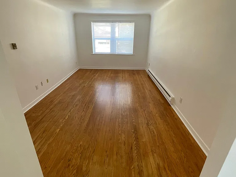 325 Summit Ave E #12 — Photo 2
