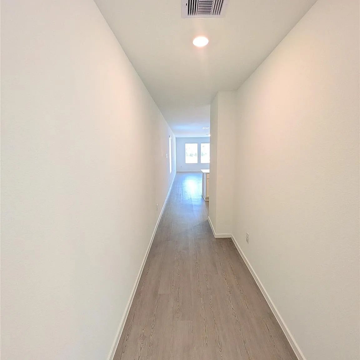 3 bed, 2.0 bath, 1409 sqft, $2,250 — Photo 4