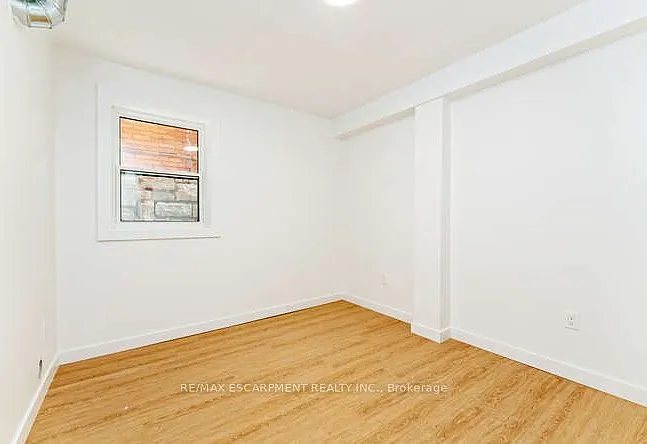 127 Victoria Ave S #1 — Photo 10