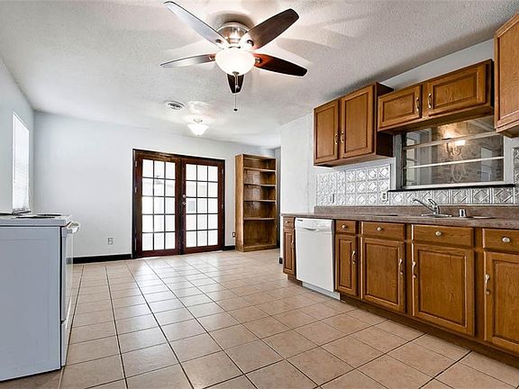 4th image of 2307 Cottonwood Pl