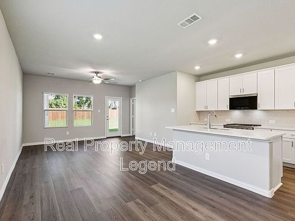5th image of 4018 Sandstone Dr