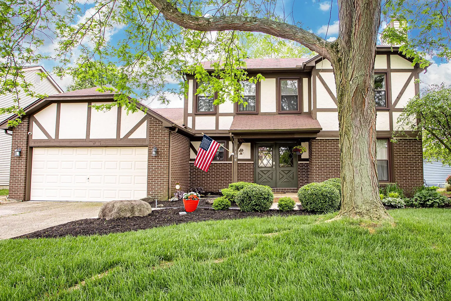 1134 Crestview St photo 1