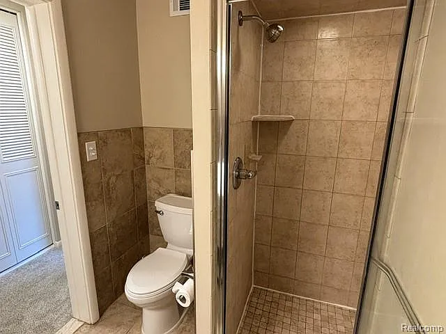 433 Fox Hills Dr S — Photo 14