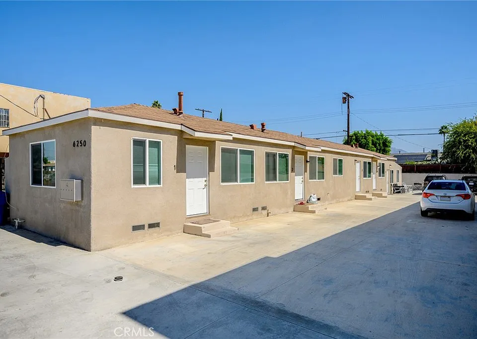 6250 Vineland Ave #4