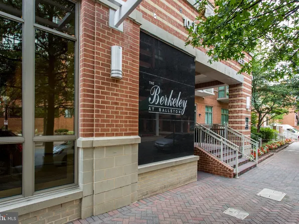 1000 N Randolph St APT 902, Arlington, VA 22201