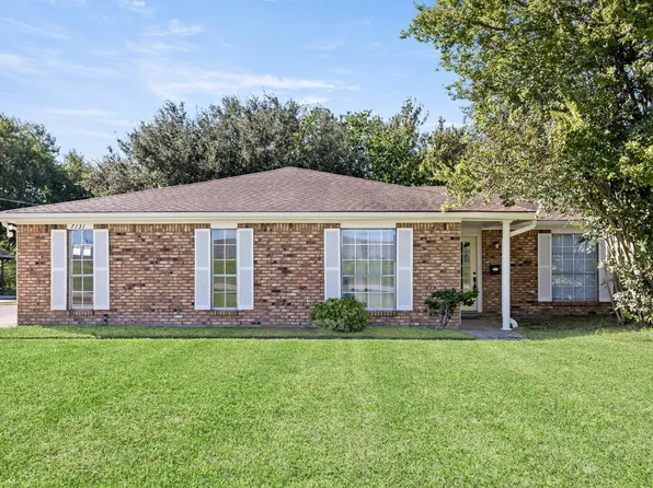 7131 32nd St, Groves, TX 77619