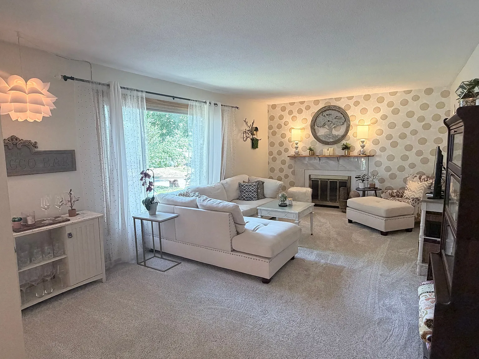 2 bed, 1.0 bath, 1000 sqft, $1,900 — Photo 1