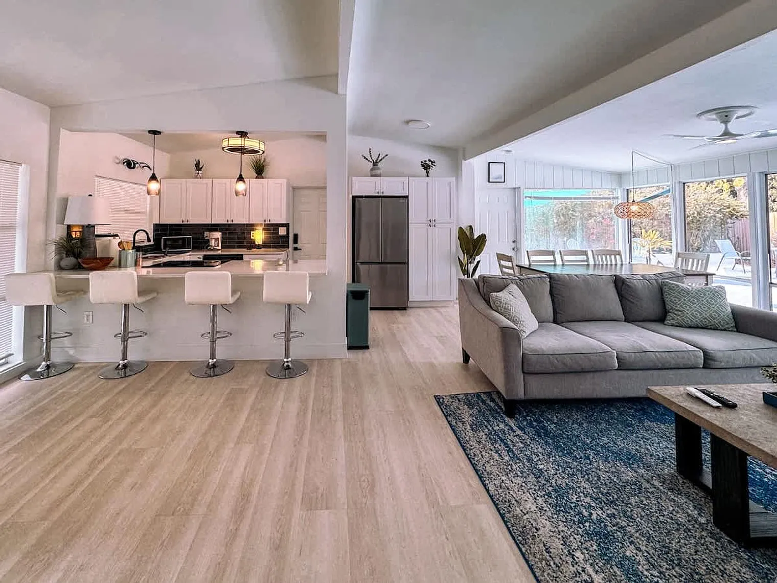 3 bed, 2.0 bath, 1689 sqft, $5,882 — Photo 1