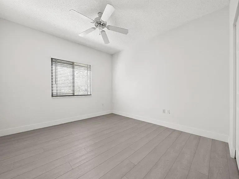 3020 Alcazar Pl #202 — Photo 15
