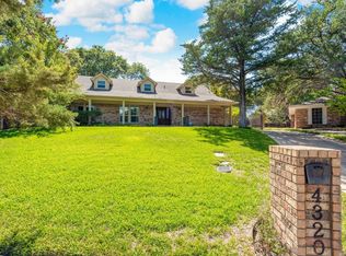 4320 Ridglea Country Club Dr, Benbrook, TX 76126