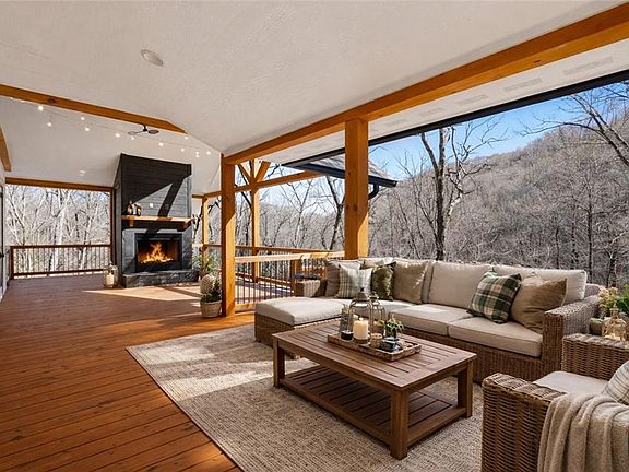 5th image of 1041 Mountain Oak Rd