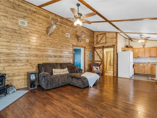 37105 Maverick Dr, Eldridge, MO 65463