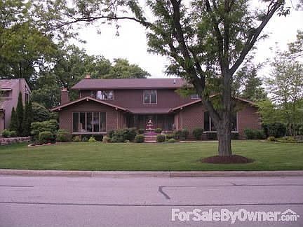 Ideally located Oak Brook Home
						:
						Centrally located in subdivision of 250+ homes