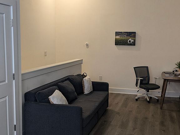 5th image of 1115 N American St #E2