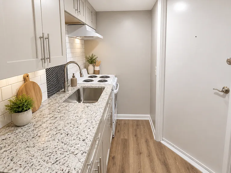 3515 Leavenworth St #6 — Photo 2