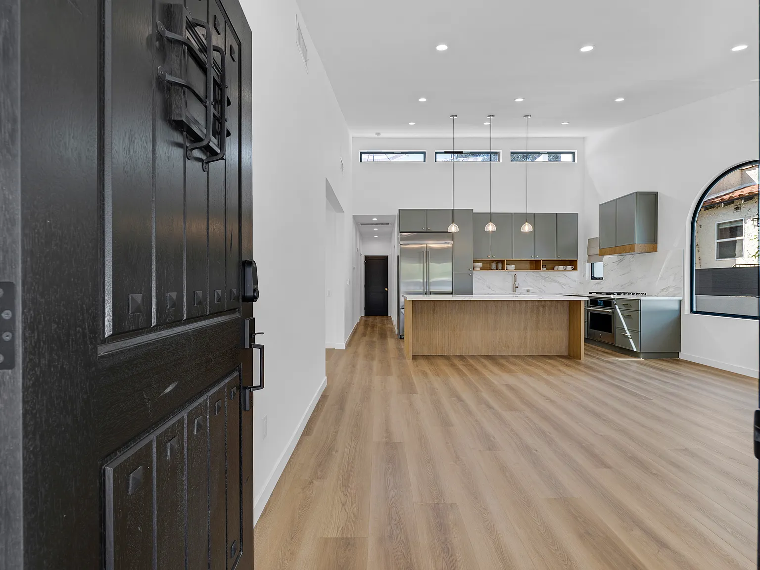 3 bed, 1500 sqft, $4,800 — Photo 3