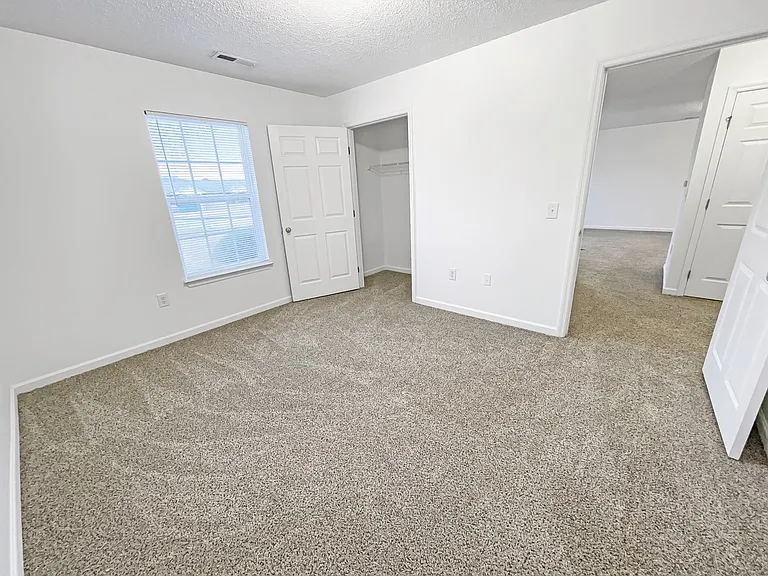 Amesbury Apartments — Photo 22