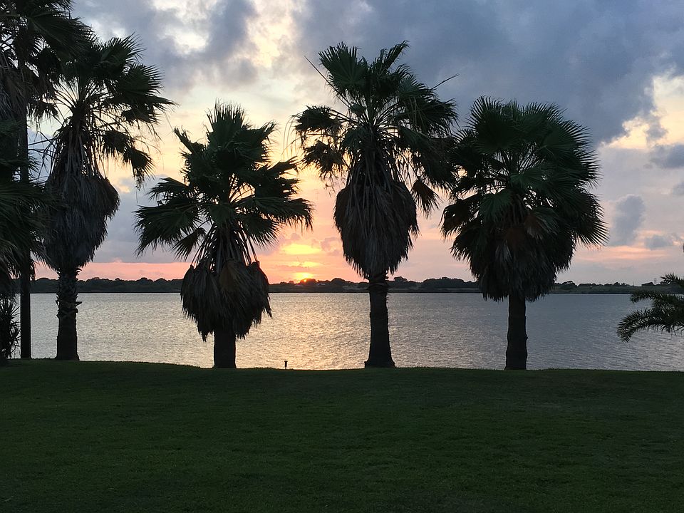 1st image of 916 W Bayshore Dr