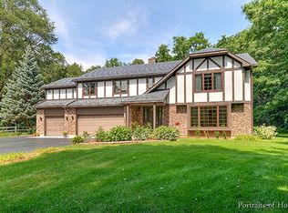 2N615 Woodcrest Dr, West Chicago, IL 60185
