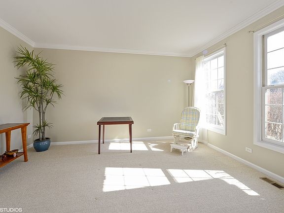 3rd image of 2702 W Walnut Ct