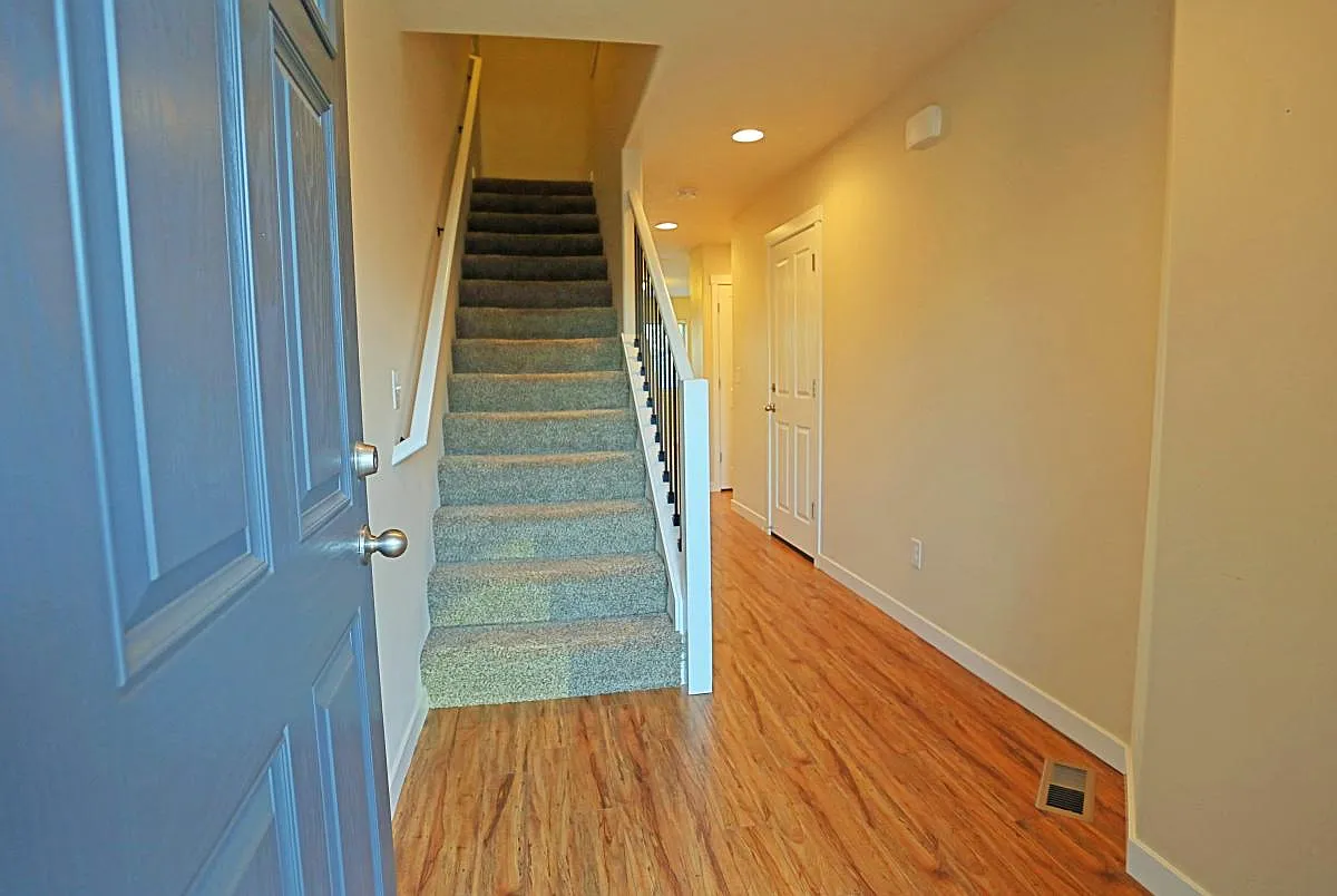 7429 NE 56th Street — Photo 3