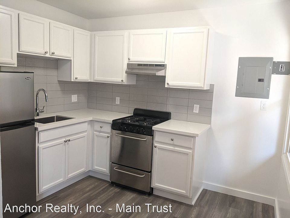 1st image of 3220 Vicente St APT 2