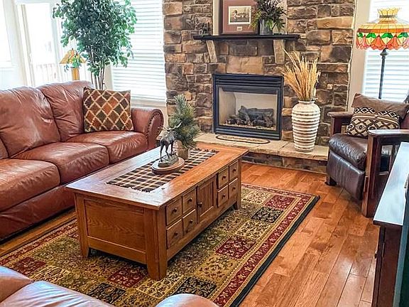 3rd image of 4021 Bobolink Ln
