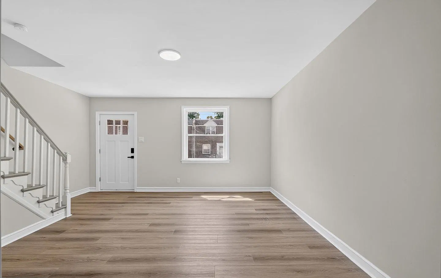 3 bed, 1024 sqft, $1,950 — Photo 4