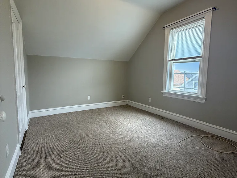 112 Niagara St #3 — Photo 7