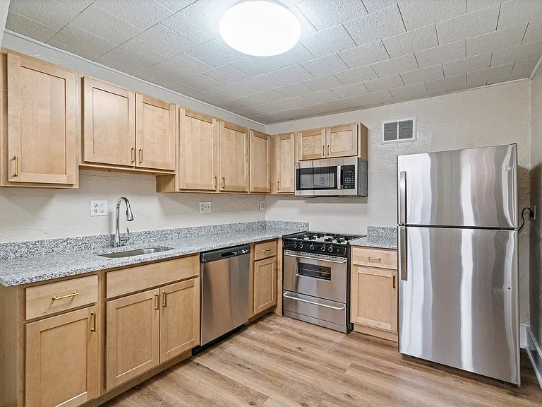 1680 Potomac Avenue — Photo 10