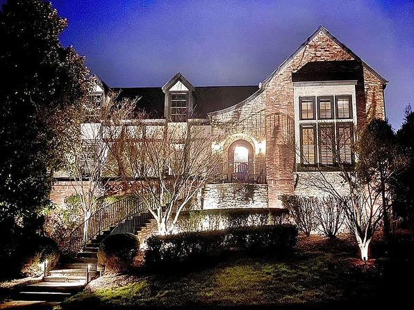 55 Whitworth Blvd