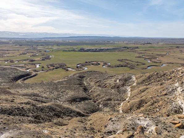 2 Coalmine Rd, Lander, WY 82520